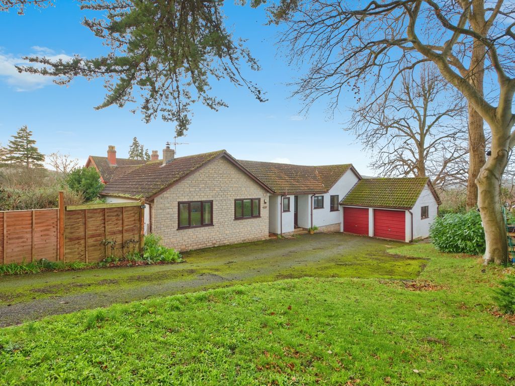 4 bed detached bungalow for sale in Brae Road, Winscombe BS25, £500,000