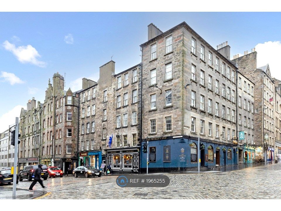 2 bed flat to rent in St Mary's Street, Edinburgh EH1, £1,750 pcm