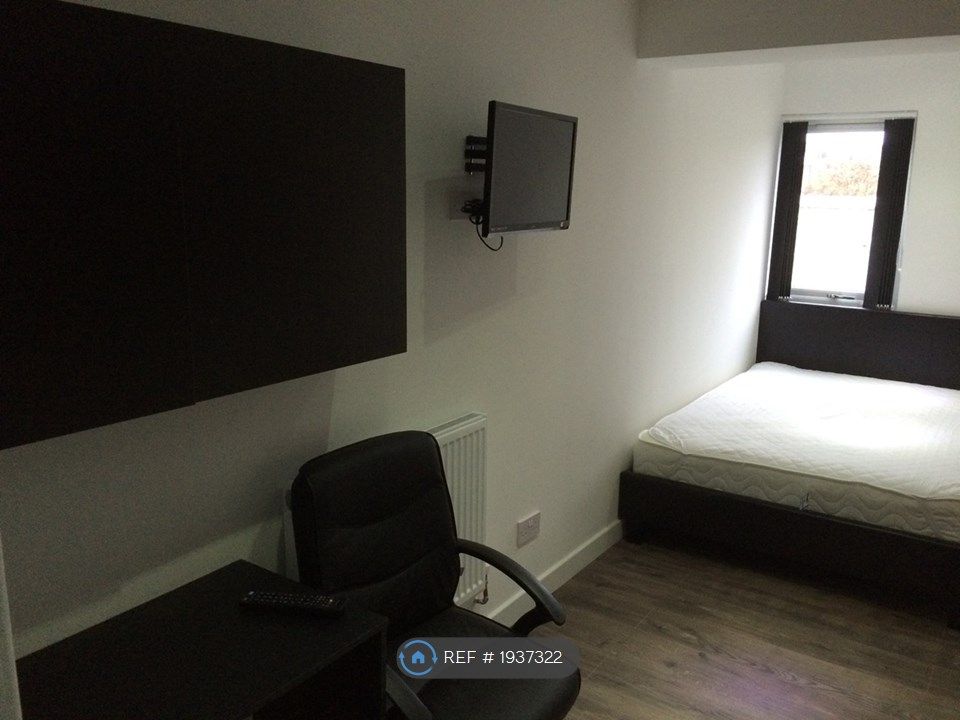 Room to rent in Prior Deram Walk, Coventry CV4, £450 pcm