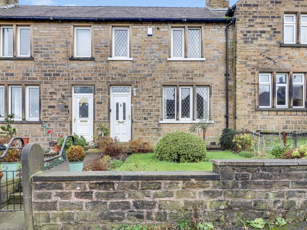 3 bed terraced house for sale in Hawes Avenue, Huddersfield HD3, £175,000