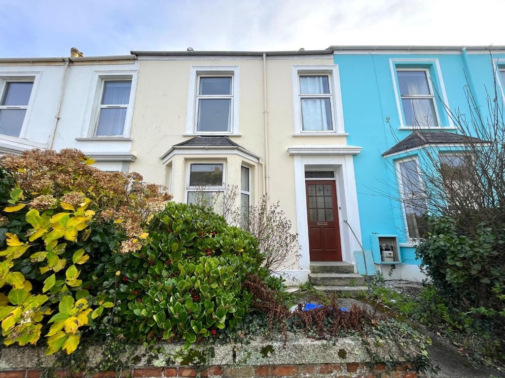 4 bed property to rent in Budock Terrace, Falmouth TR11, £2,600 pcm