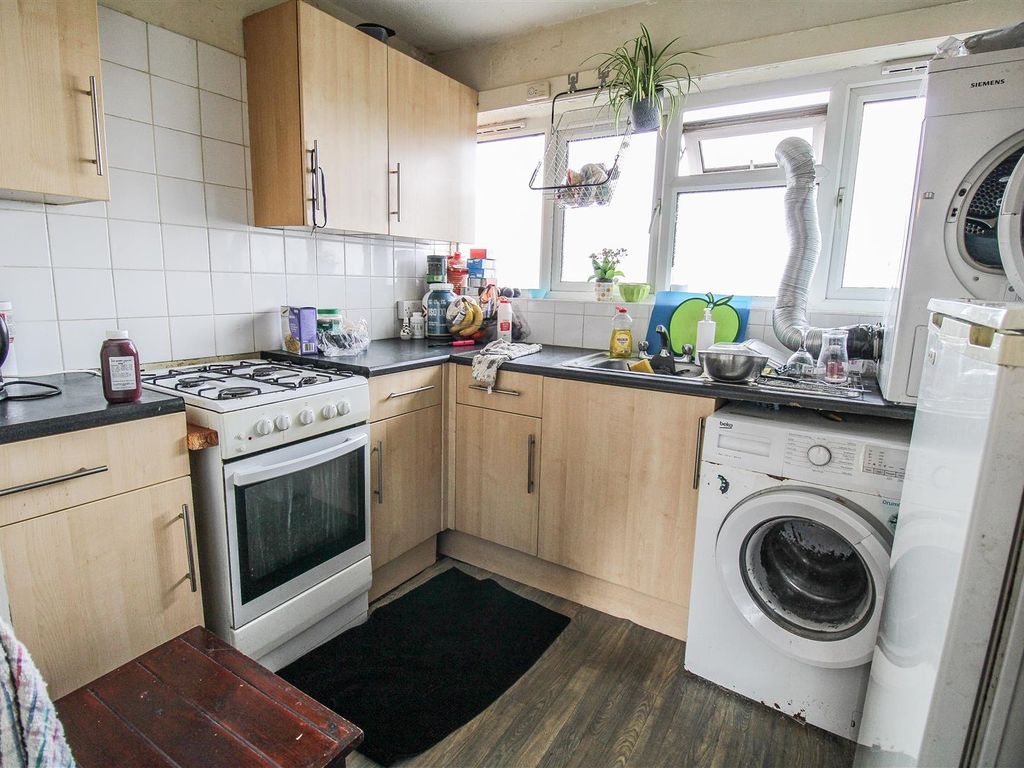 1 bed flat for sale in Hobtoe Road, Harlow CM20, £120,000