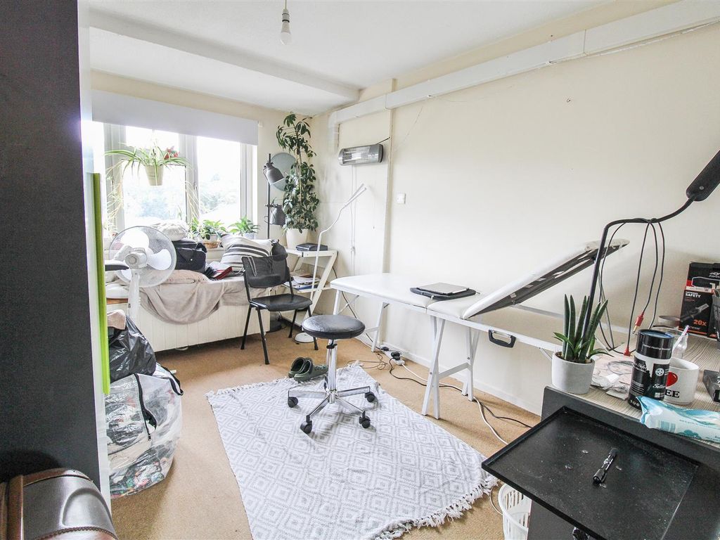 1 bed flat for sale in Hobtoe Road, Harlow CM20, £120,000