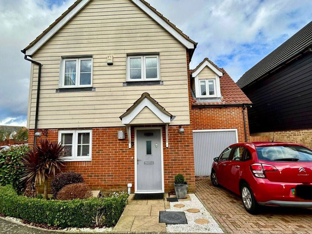 3 bed detached house for sale in Lewis Road, Folkestone CT18, £399,995
