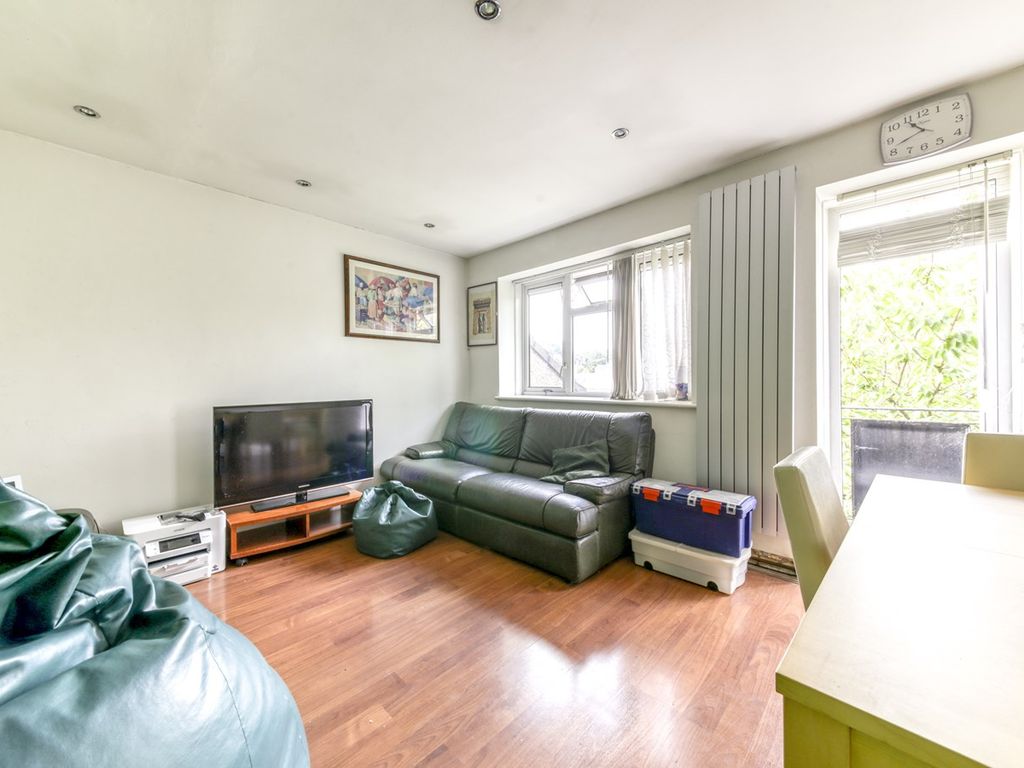 3 bed flat for sale in Anerley Road, London SE19, £325,000