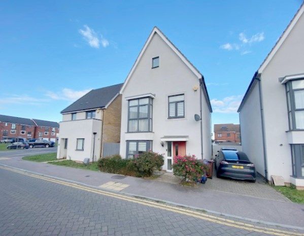4 bed detached house for sale in Belhouse Avenue, Aveley RM15, £489,000