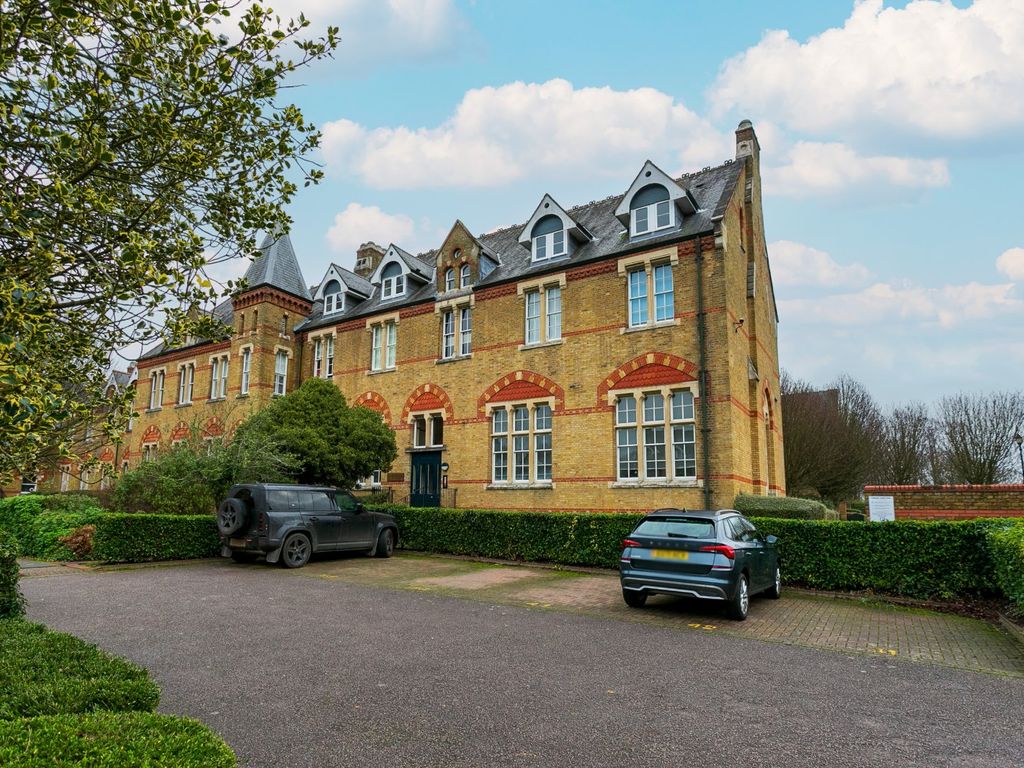 2 bed flat for sale in Keele Close, Watford, Hertfordshire WD24, £375,000