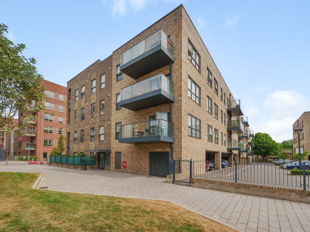1 bed flat for sale in Bucknall Place, Watford, Hertfordshire WD19, £265,000