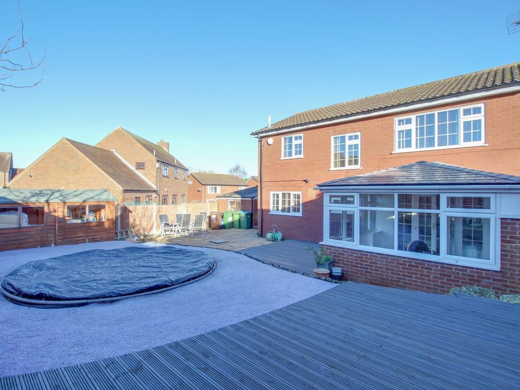 4 bed detached house for sale in Bay Tree Close, Newton Longville MK17, £500,000