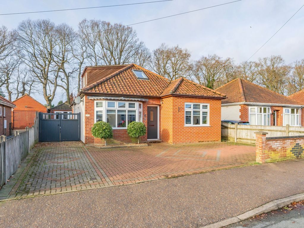 4 bed detached house for sale in Caston Road, Norwich NR7, £425,000