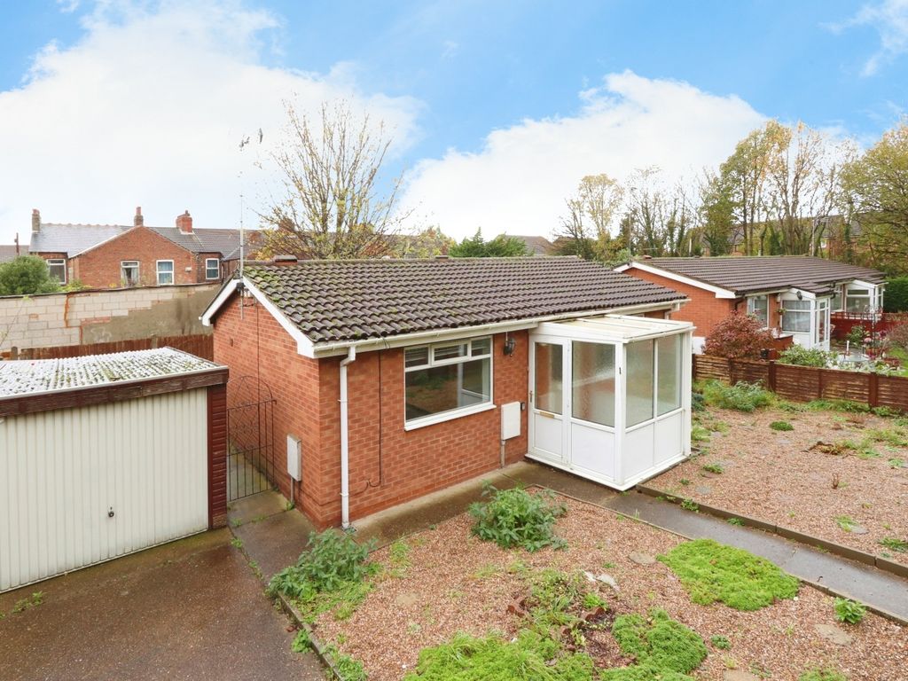 2 bed detached bungalow for sale in Fawley Close, Hull HU5, £95,000