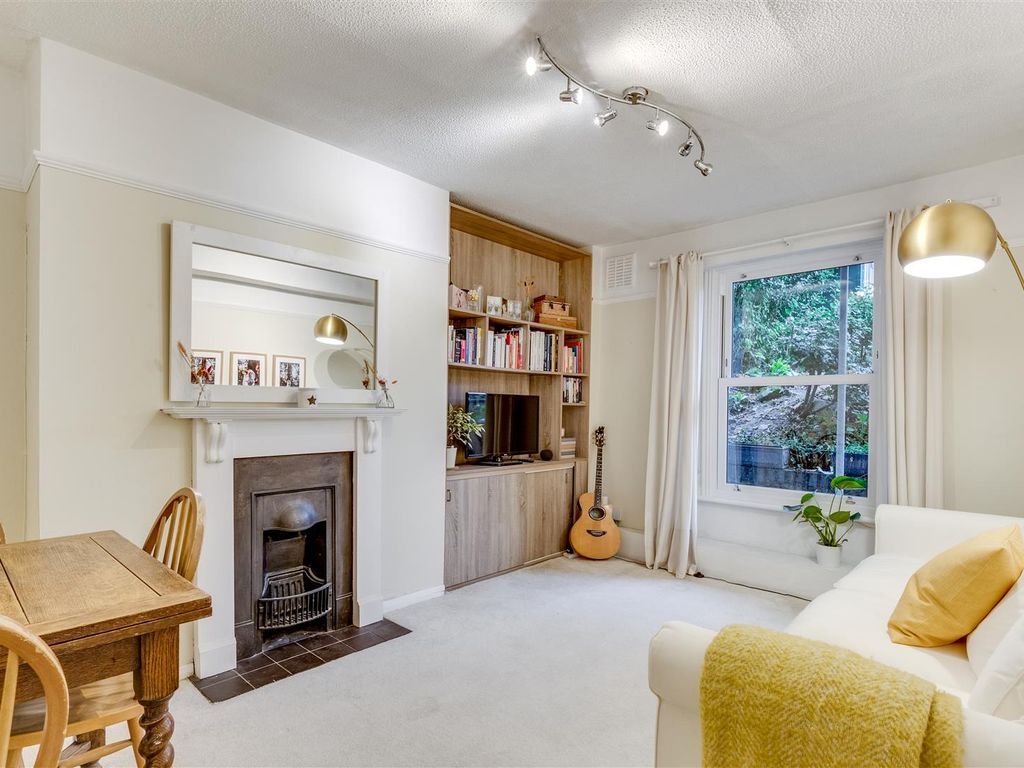 1 bed flat for sale in Wimbledon Park Road, London SW18, £335,000