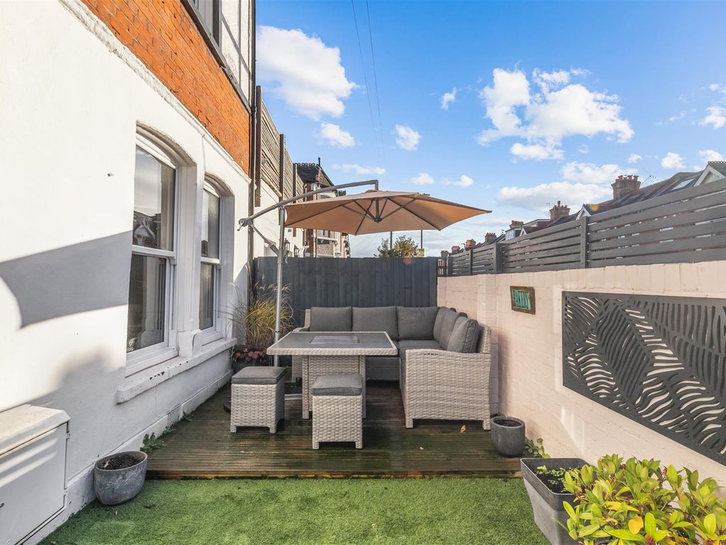 3 bed property for sale in Brookwood Road, London SW18, £899,995