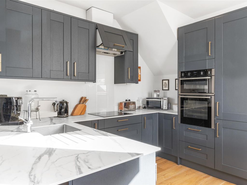 3 bed property for sale in Brookwood Road, London SW18, £899,995