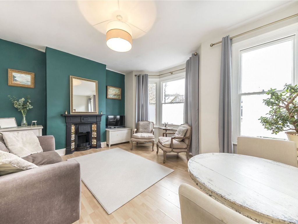 3 bed flat for sale in Woodlands Park Road, Greenwich SE10, £575,000