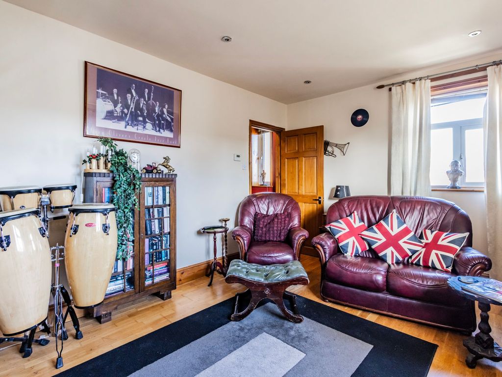 2 bed flat for sale in Wycliffe Road, Norwich NR4, £170,000