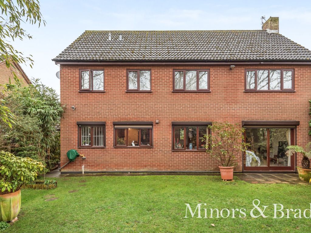 5 bed detached house for sale in Woodgate, Norwich NR4, £575,000