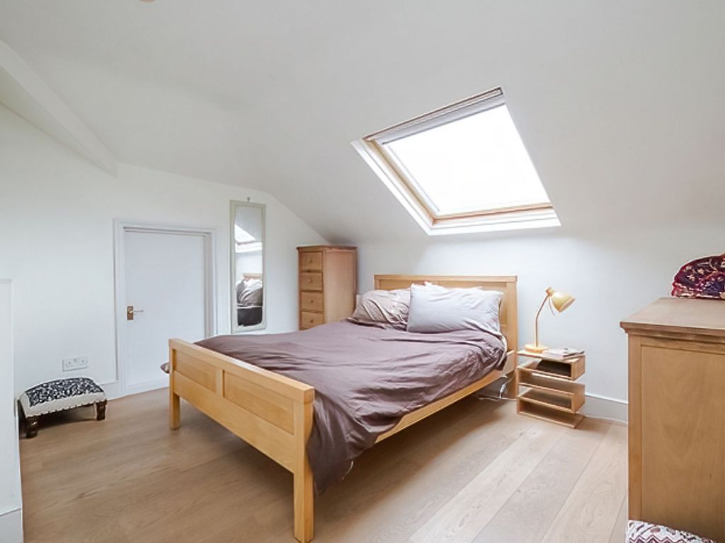 2 bed flat for sale in Denver Road, London N16, £625,000