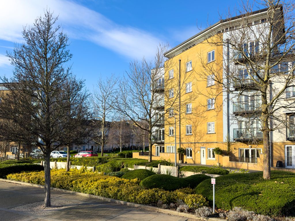 2 bed flat for sale in Lockside, Portishead, North Somerset BS20, £375,000