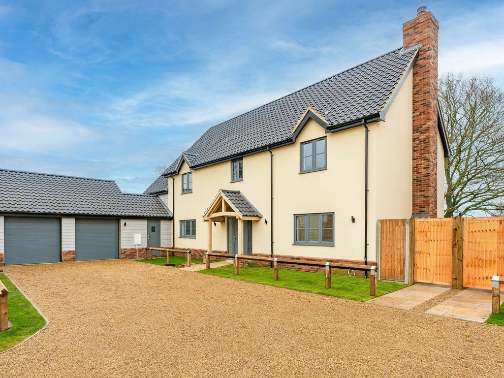 New home, 5 bed detached house for sale in Flower Meadow, Little Fransham NR19, £800,000
