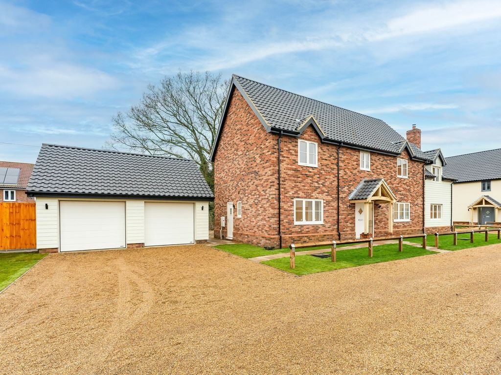 New home, 4 bed detached house for sale in Flower Meadow, Little Fransham NR19, £750,000