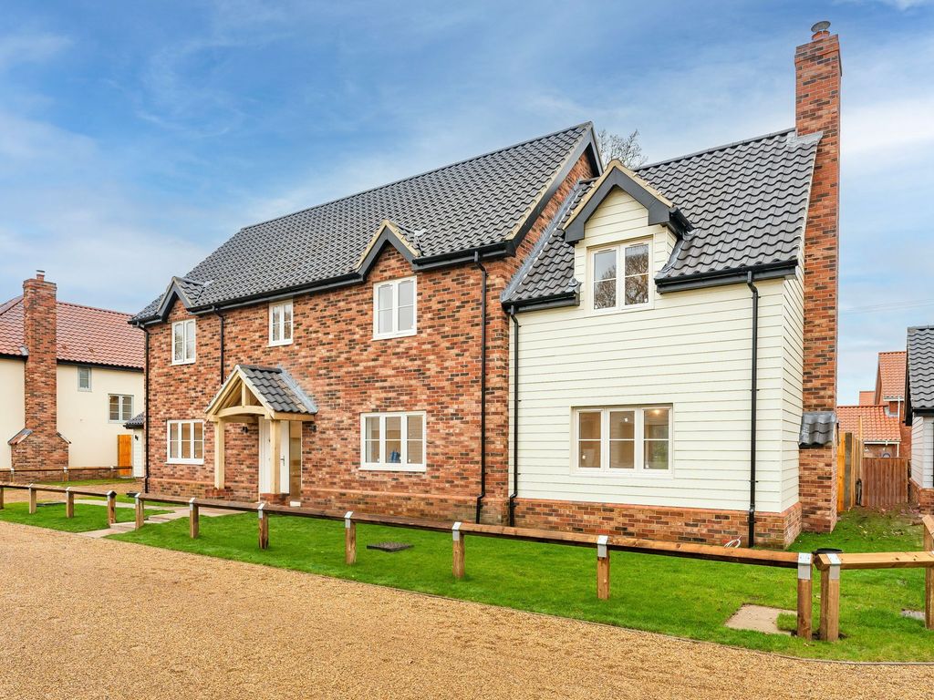 New home, 4 bed detached house for sale in Flower Meadow, Little Fransham NR19, £750,000