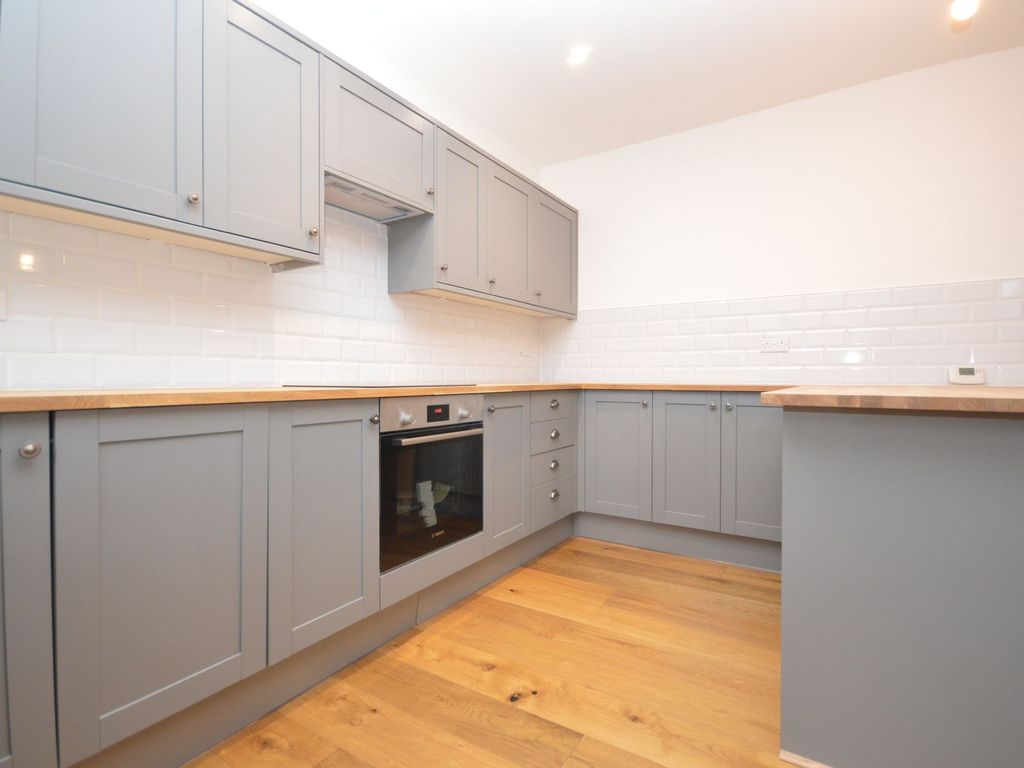2 bed flat to rent in Plain Road, Folkestone CT20, £1,250 pcm