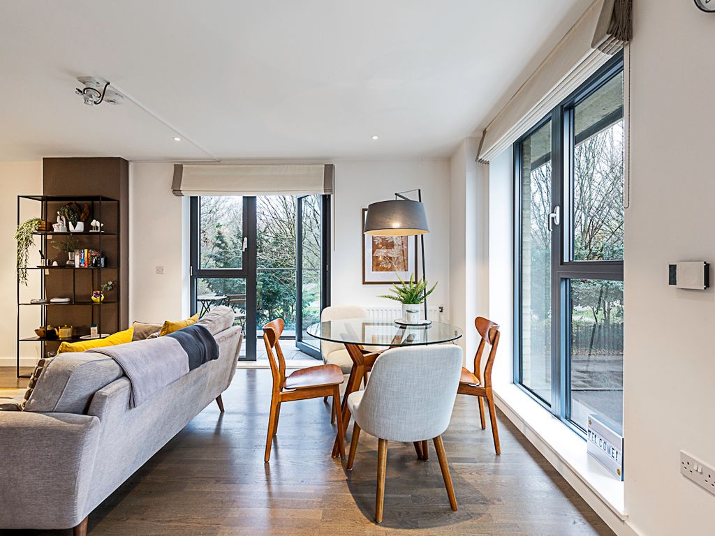 1 bed flat to rent in Gibbs Lane, London E2, £3,150 pcm