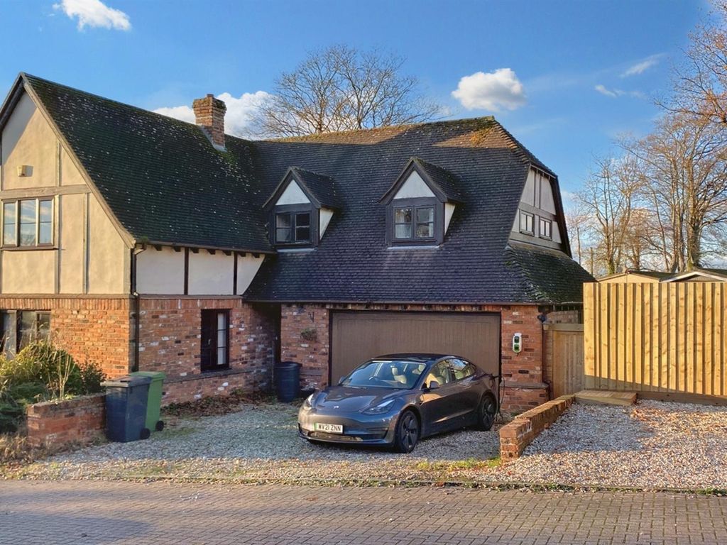 4 bed detached house for sale in Badger Close, Exeter EX2, £650,000