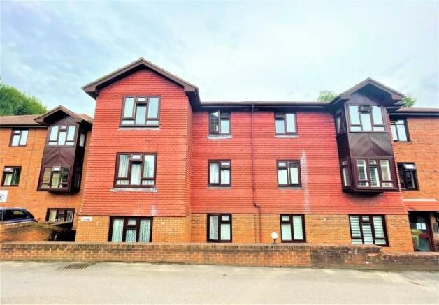 1 bed property for sale in Worplesdon Road, Guildford, Guildford GU2, £89,950