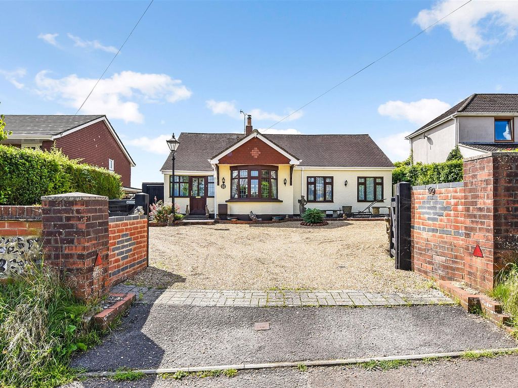 4 bed detached house for sale in Chalton Lane, Clanfield, Waterlooville PO8, £600,000