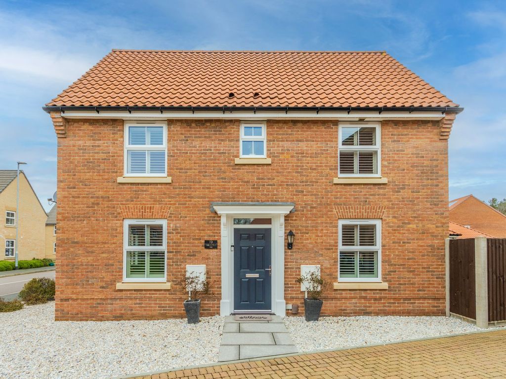 3 bed semi-detached house for sale in Flag Cutters Way, Horsford NR10, £325,000