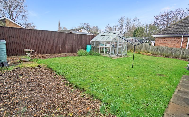 3 bed detached bungalow for sale in Meadow Avenue, Fordingbridge SP6, £375,000