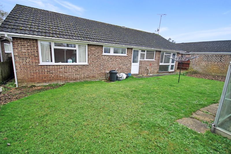 3 bed detached bungalow for sale in Meadow Avenue, Fordingbridge SP6, £375,000