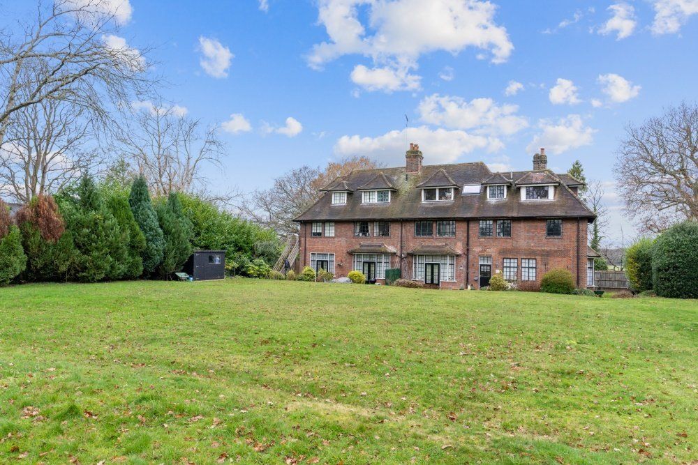 2 bed flat for sale in Old Shire Lane, Chorleywood, Rickmansworth WD3, £525,000