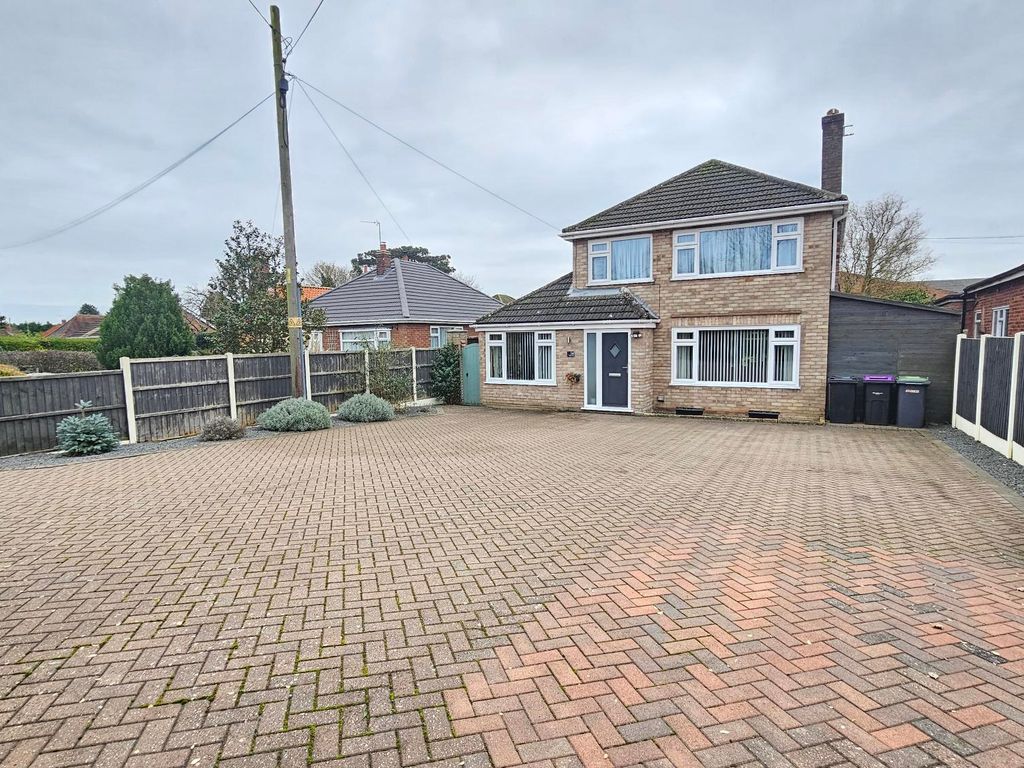 3 bed detached house for sale in Boston Road, Heckington NG34, £280,000