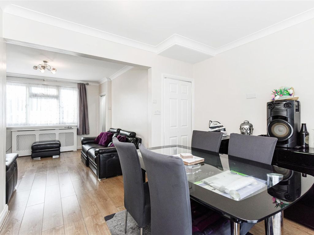 2 bed property for sale in Valognes Avenue, London E17, £490,000