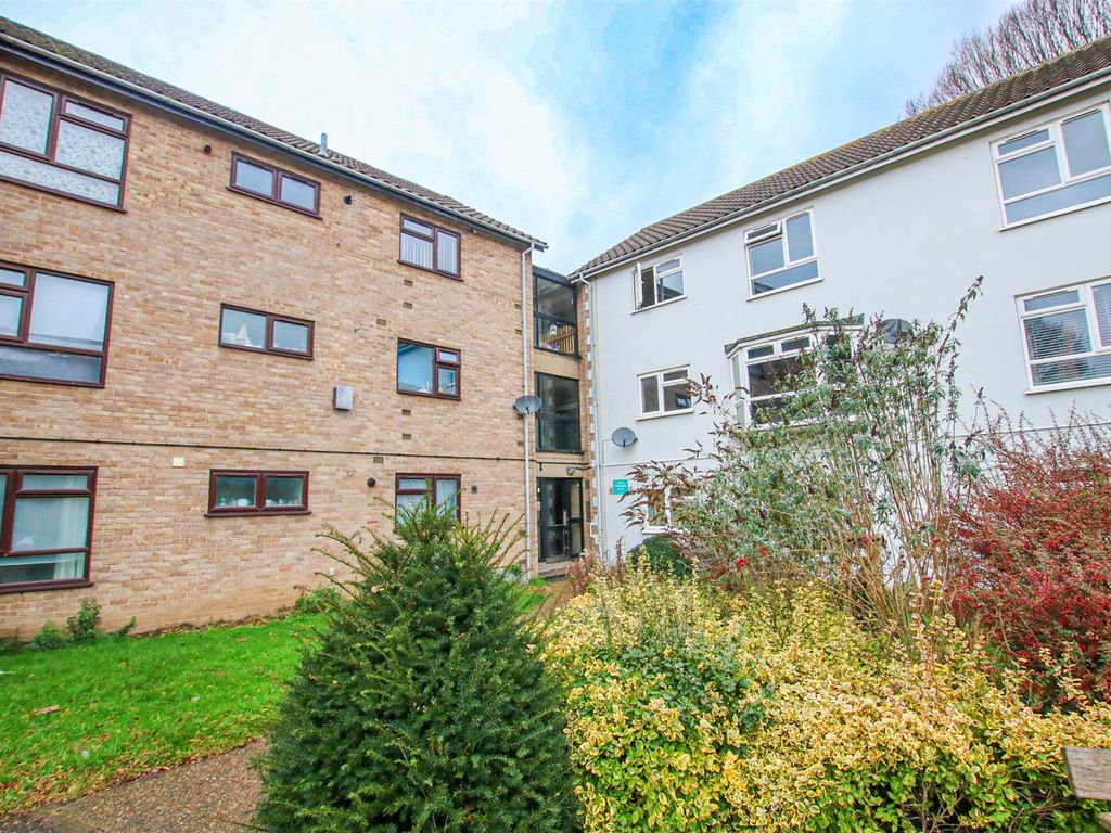 2 bed flat for sale in West Pottergate, Norwich NR2, £135,000