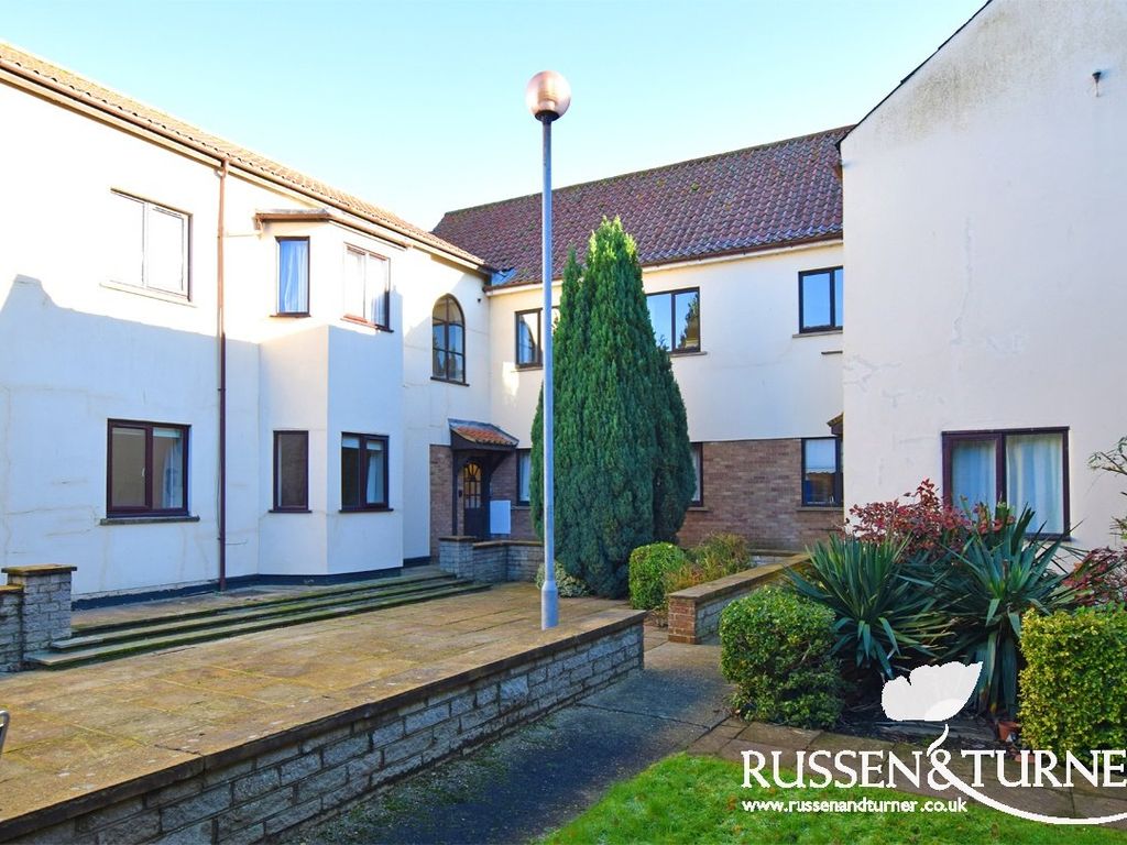 2 bed flat for sale in St. Anns Street, King's Lynn PE30, £140,000