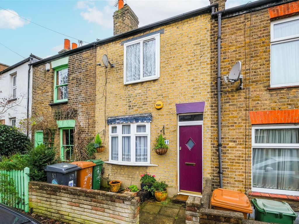 2 bed property for sale in Aubrey Road, London E17, £625,000