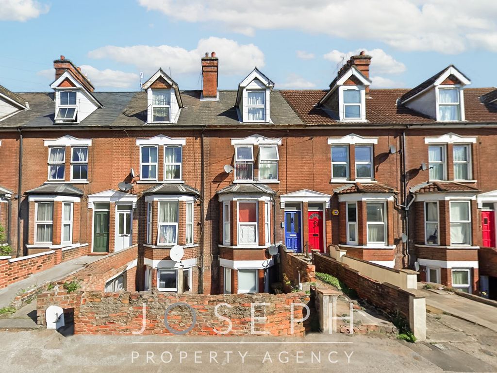 1 bed flat for sale in Burrell Road, Ipswich IP2, £90,000