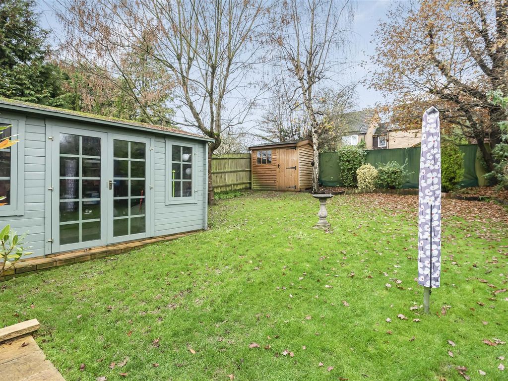 4 bed detached house for sale in Millers Grove, Calcot, Reading RG31, £665,000