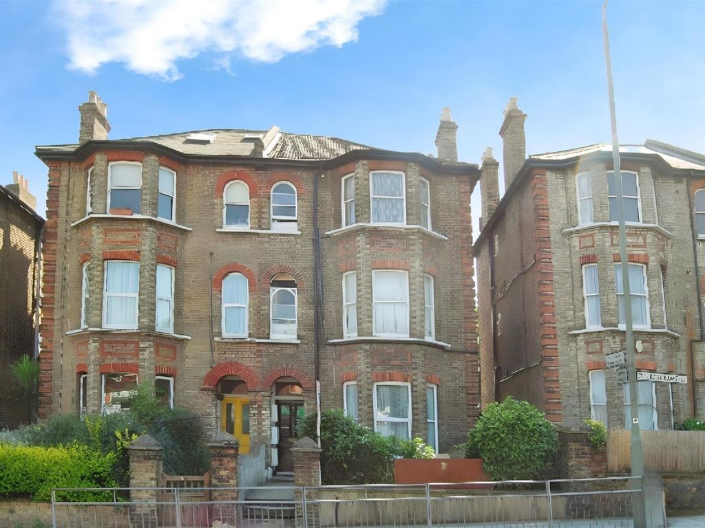 1 bed flat to rent in Sutton Parade, Church Road, London NW4, £1,325 pcm