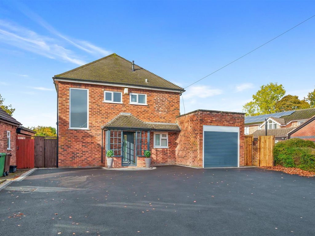 3 bed detached house for sale in Lodge Road, Knowle, Solihull B93, £699,950