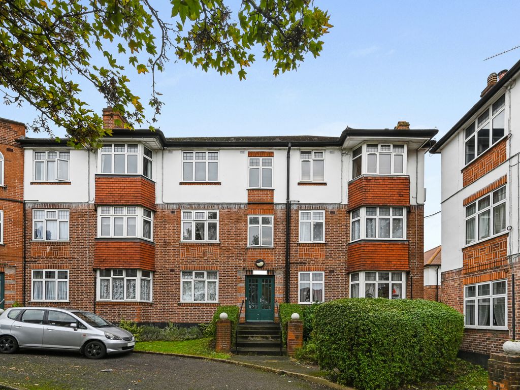 2 bed flat for sale in Monkswell Court, Colney Hatch Lane N10, £325,000