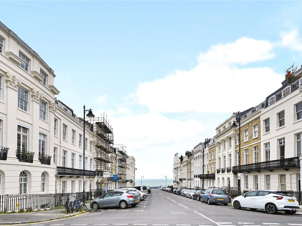 1 bed flat for sale in Portland Place, Brighton BN2, £225,000