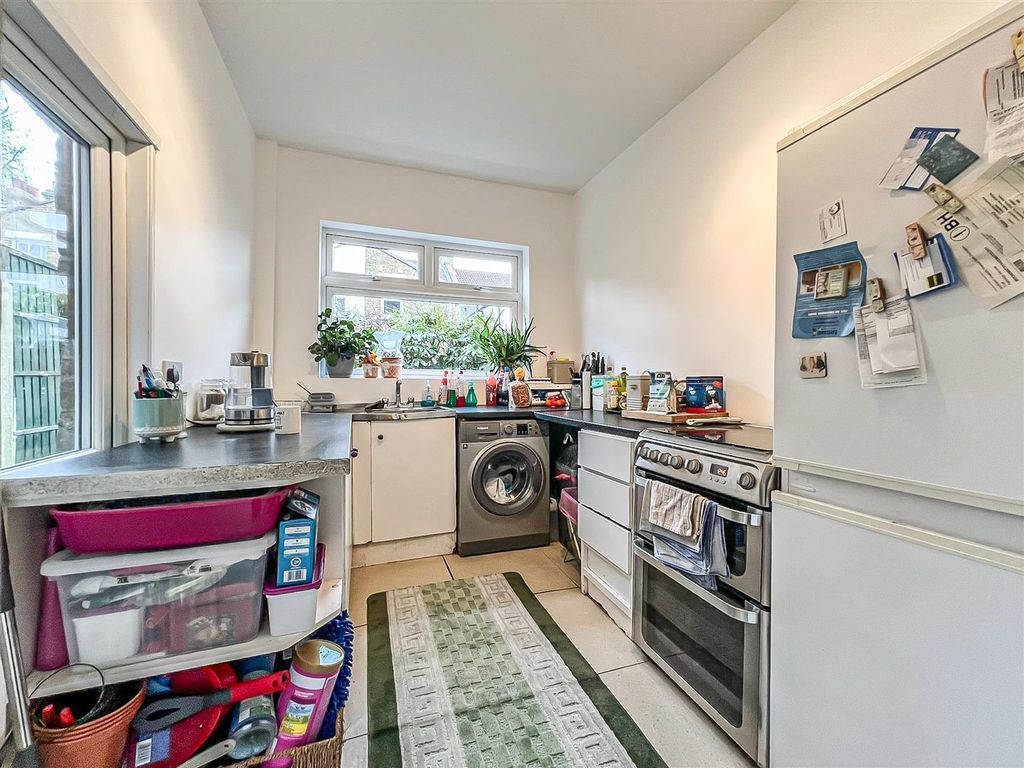 2 bed terraced house for sale in Brighton Avenue, Southend-On-Sea SS1, £260,000