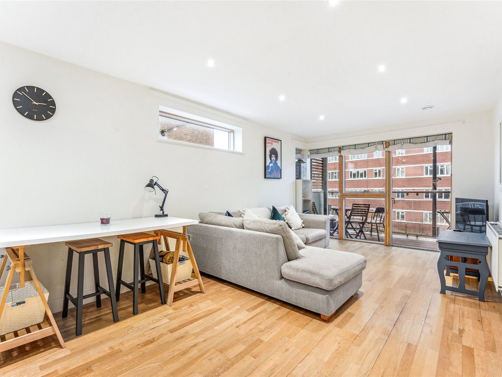 2 bed flat for sale in Acre Lane, London SW2, £550,000