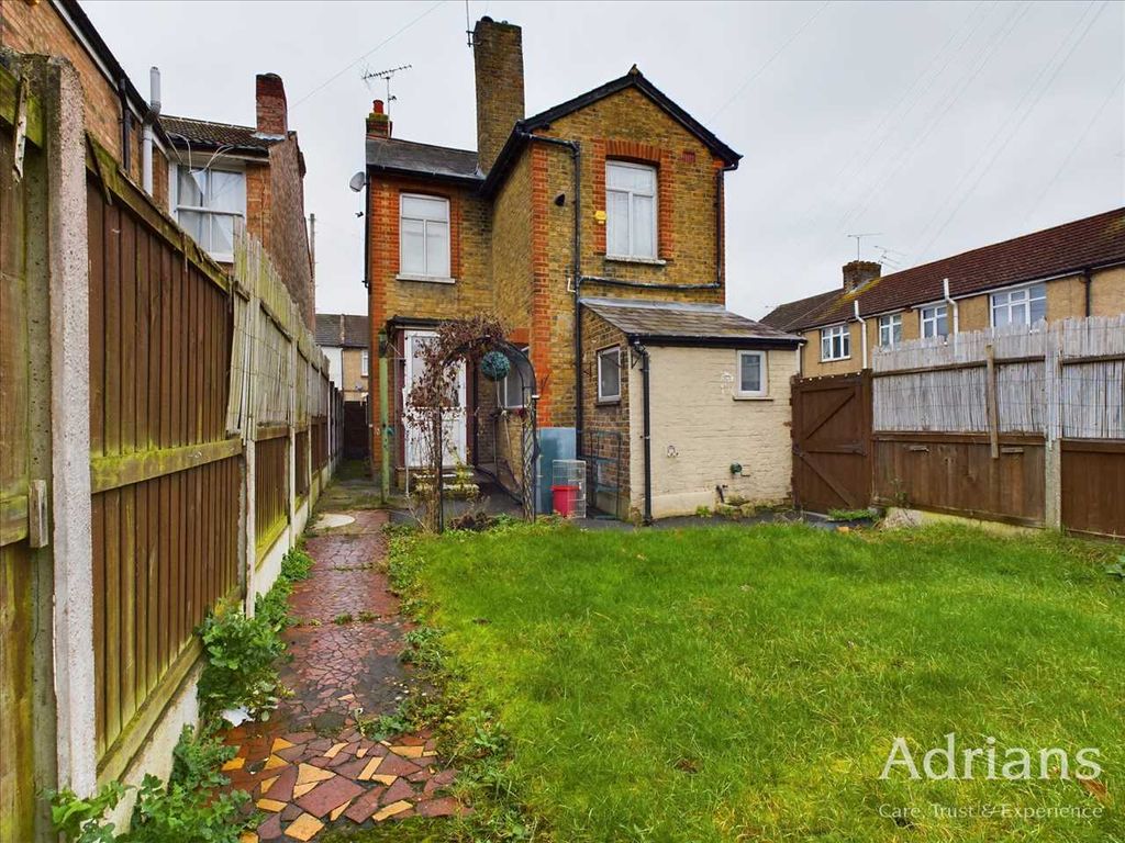 3 bed detached house for sale in Bishop Road, Chelmsford CM1, £400,000