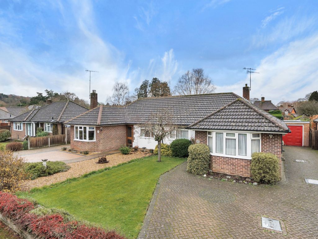 2 bed bungalow for sale in Halfpenny Close, Chilworth GU4, £550,000